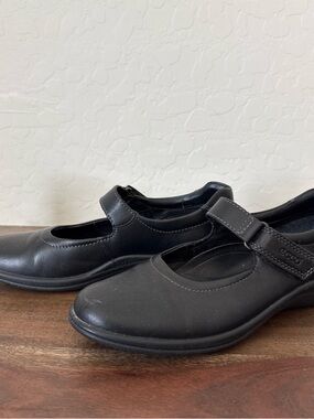ECCO Black Leather Mary Jane Loafers Work Dress Shoes Women’s Sz 37 US 6.5-7